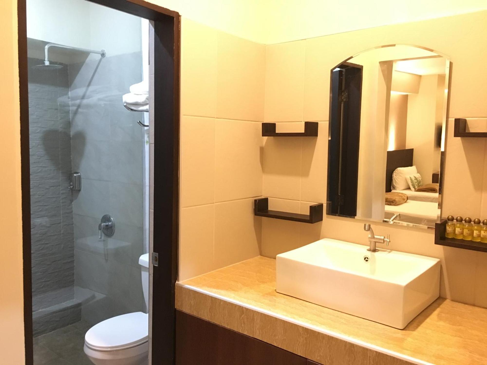 Eon Centennial Resort Hotel & Waterpark Iloilo City Phòng bức ảnh