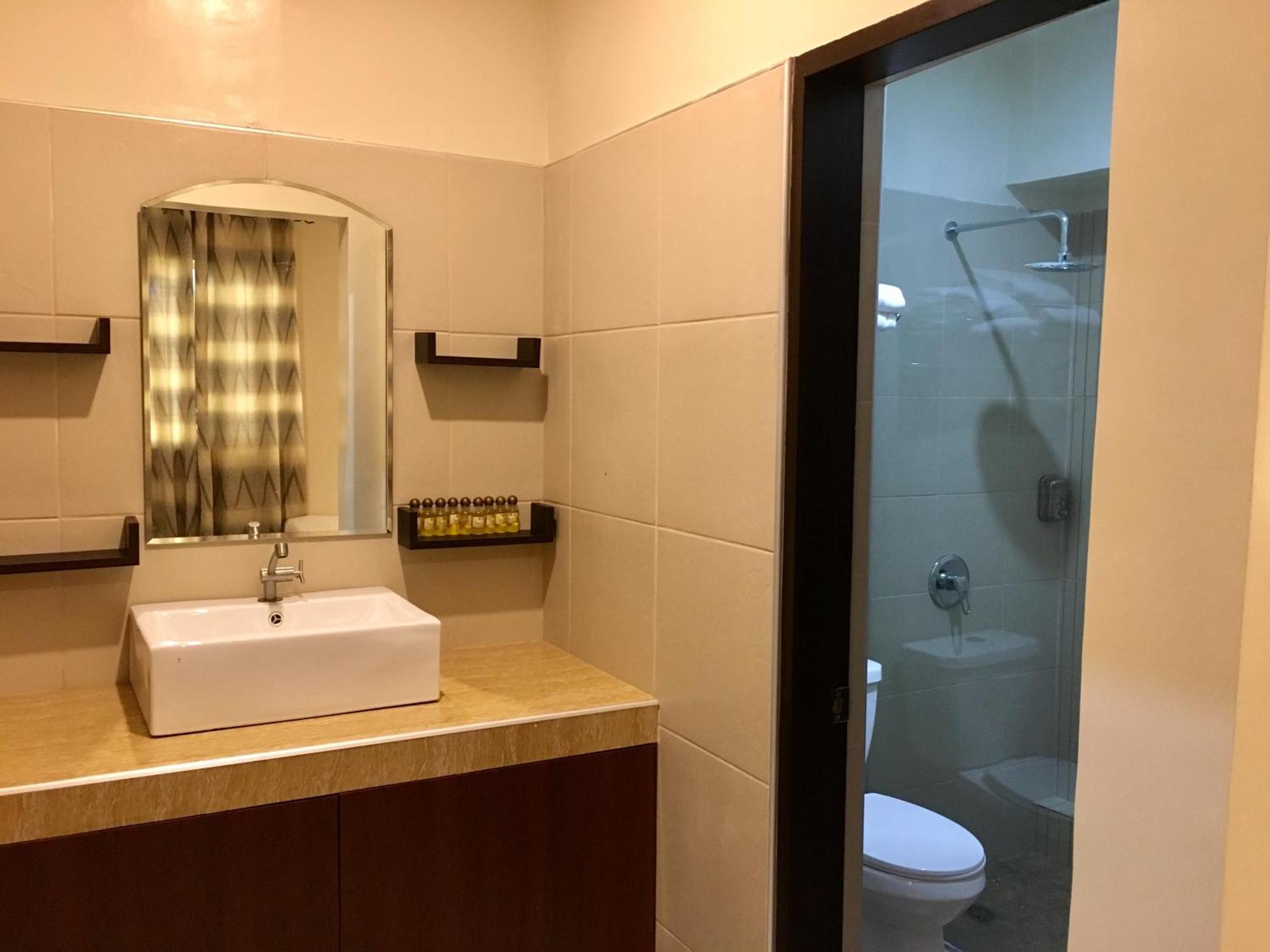 Eon Centennial Resort Hotel & Waterpark Iloilo City Phòng bức ảnh